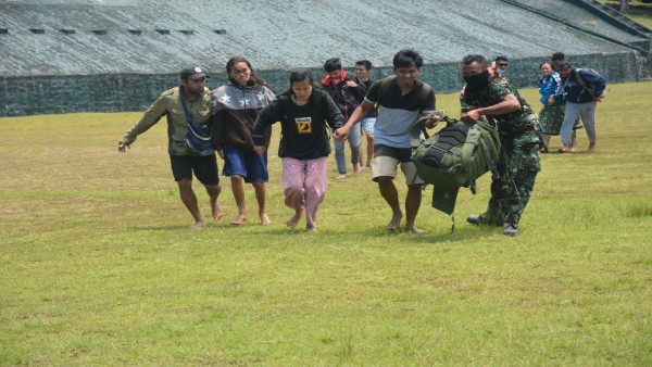 Evakuasi korban keganasan KKB di Kiwirok-1632626401