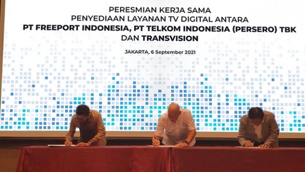 Tanda tangan kerjasama Transvision beserta PT. Telkom Indonesia (Persero) Tbk dan PT. Freeport Indonesia