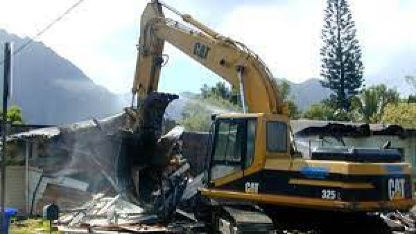 Ilustrasi pembongkaran rumah pakai alat berat-1635075252