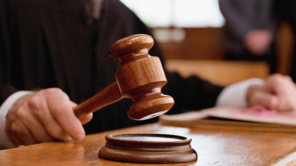 Ilustrasi hakim mengetuk palu usai menyampaikan keputusan pengadilan-1635924778