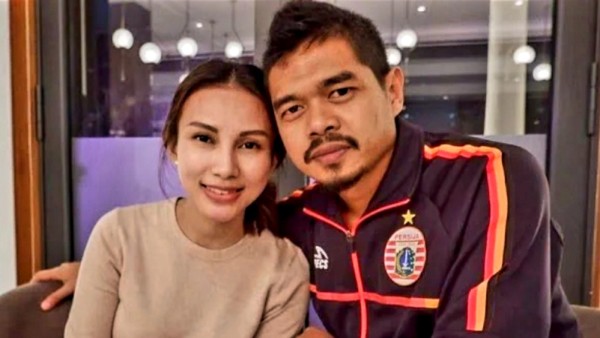 Bambang Pamungkas dan Amalia Fujiawati. (net)-1638436652