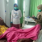 Salah seorang peserta JKN, Zahra Aliu (21) (kiri) menjalani perawatan usai operasi usus buntu di Gorontalo. ANTARA/HO-BPJS Kesehatan Gorontalo-1668397806