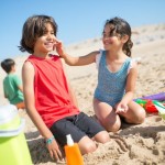 Ilustrasi penggunaan tabir surya untuk kegiatan di luar ruangan. (ANTARA/HO/Pexels)-1669948166