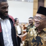 Jerome Anthony Beane bersama Plt Menpora Muhadjir Effendy-1679322554