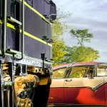 Mobil mogok di atas rel kereta-1689913951