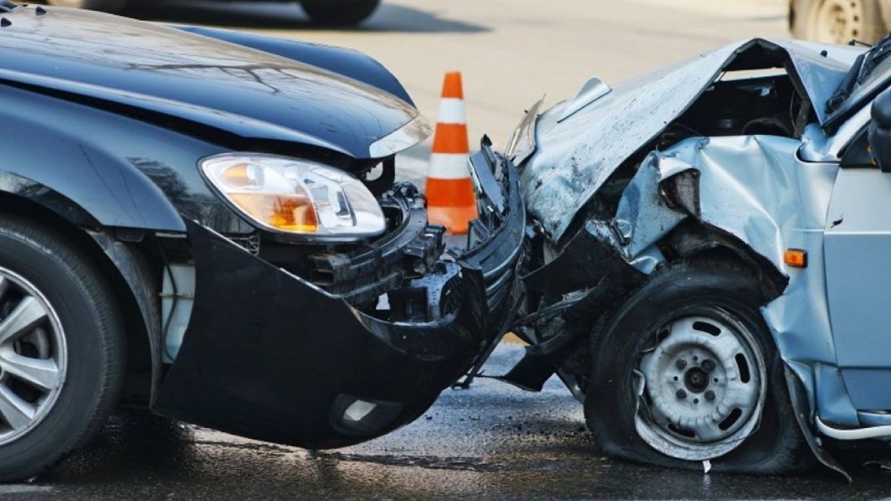 Disebutkan 1 dari 4 mobil kini rusak total setelah kecelakaan. (Foto: Istimewa/bwhlegal.com)