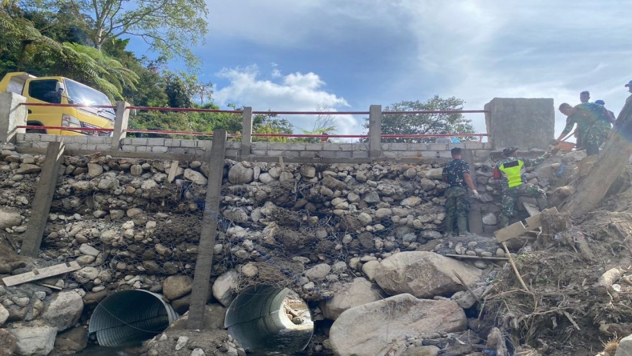 Desa-desa di Aceh yang infrastruktur dasarnya tengah dibangun dan dipulihkan oleh para personel TNI agar aktivitas masyarakat terdampak kembali normal. (Foto: Dok/Istimewa)