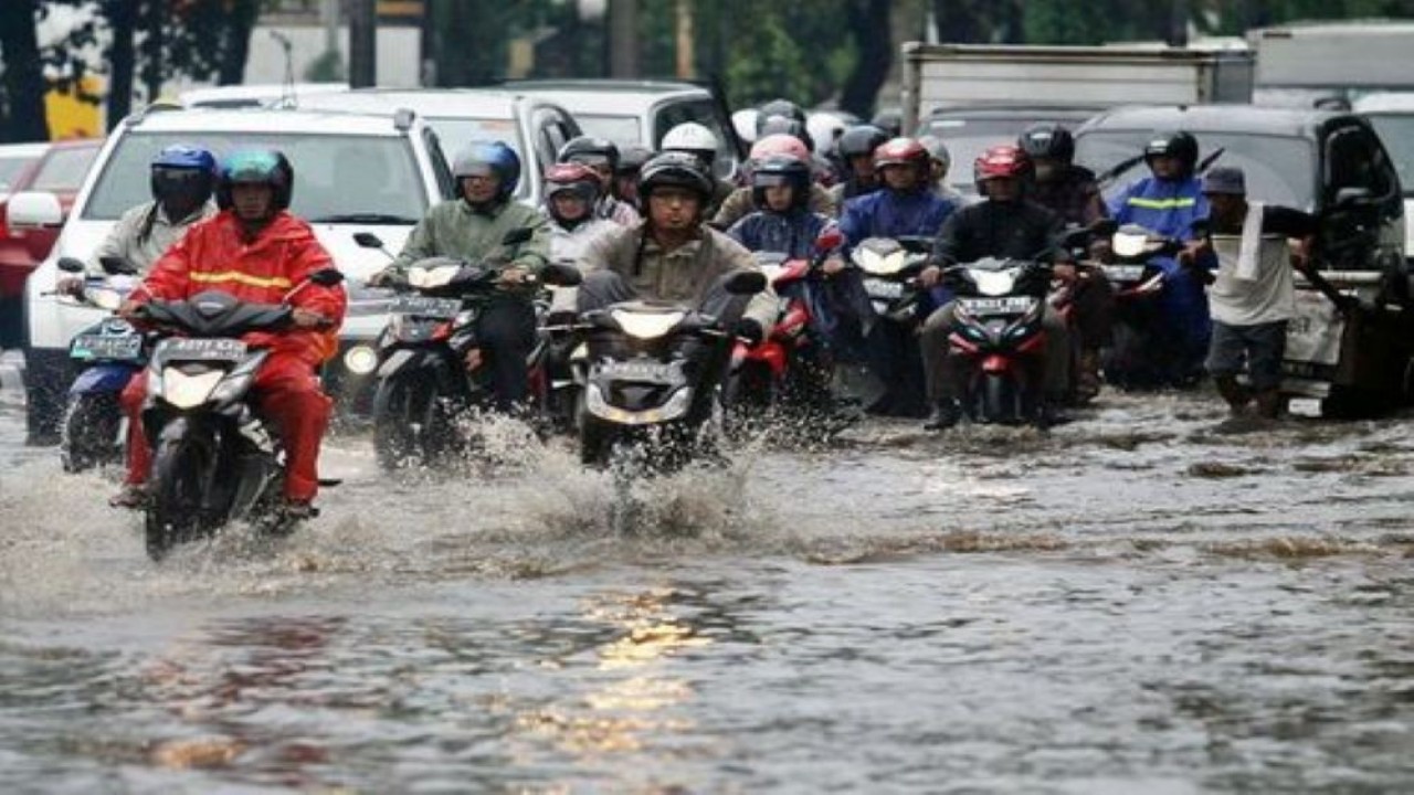 Jalanan di Jakarta tergenang air akibat intensitas hujan tinggi/ist