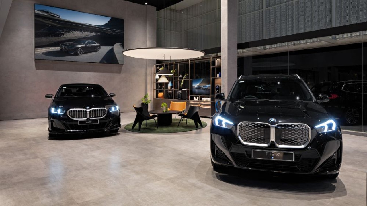 BMW Astra Mampang menghadirkan konsep showroom yang lebih modern, terbuka, dan berfokus pada pelanggan. (Foto: Dok/Istimewa)