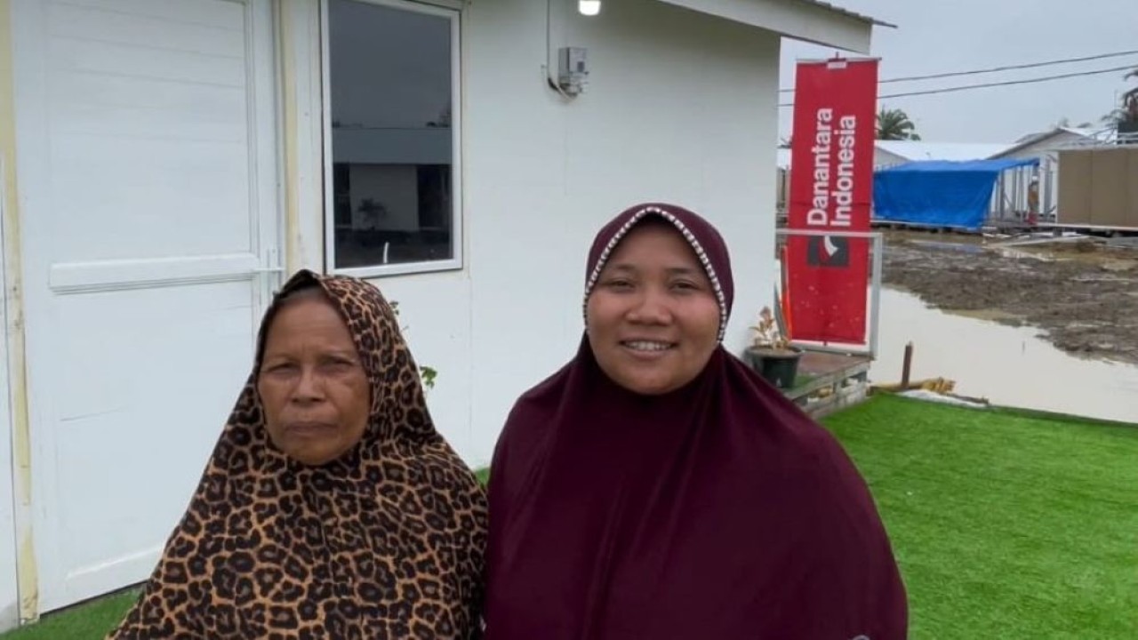 Siti dan keluarga telah berpindah menempati hunian sementara (huntara) yang jauh lebih layak. (Foto: Istimewa)