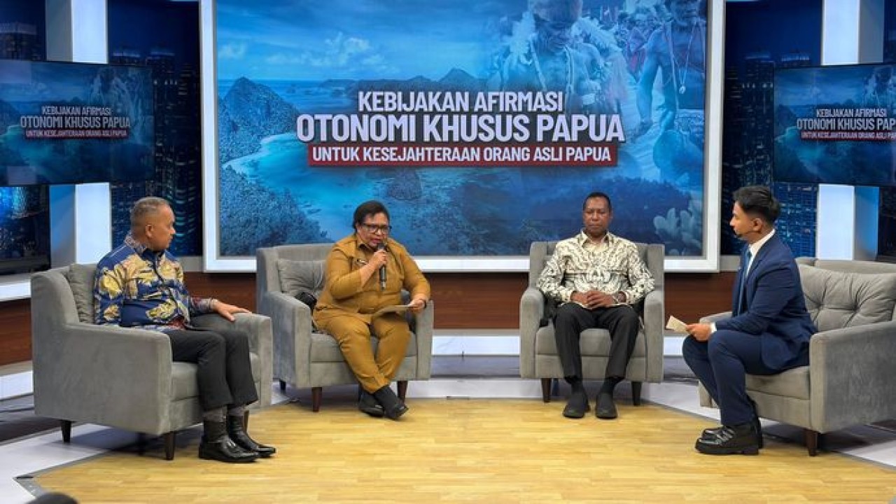 Wamendagri Ribka Haluk, Gubernur Papua Selatan Apolo, dan Velix (Dok. NTV: Dedi)