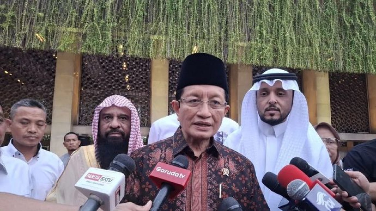 Arsip - Menteri Agama Republik Indonesia (Menag RI) Nasaruddin Umar berbicara usai memberikan sambutan dalam acara Buka Puasa Bersama dan Pembagian Kurma dari Raja Arab Saudi Salman bin Abdulaziz, di Masjid Istiqlal, Jakarta, Kamis 26 Februari 2026. ANTARA/Katriana (Antara)