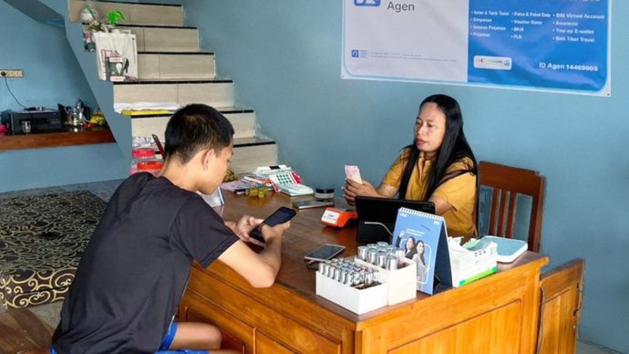 Dedikasi Rumiatun, BRILink Agen di Grobogan yang sigap melayani warga desa di garis depan (BRI)