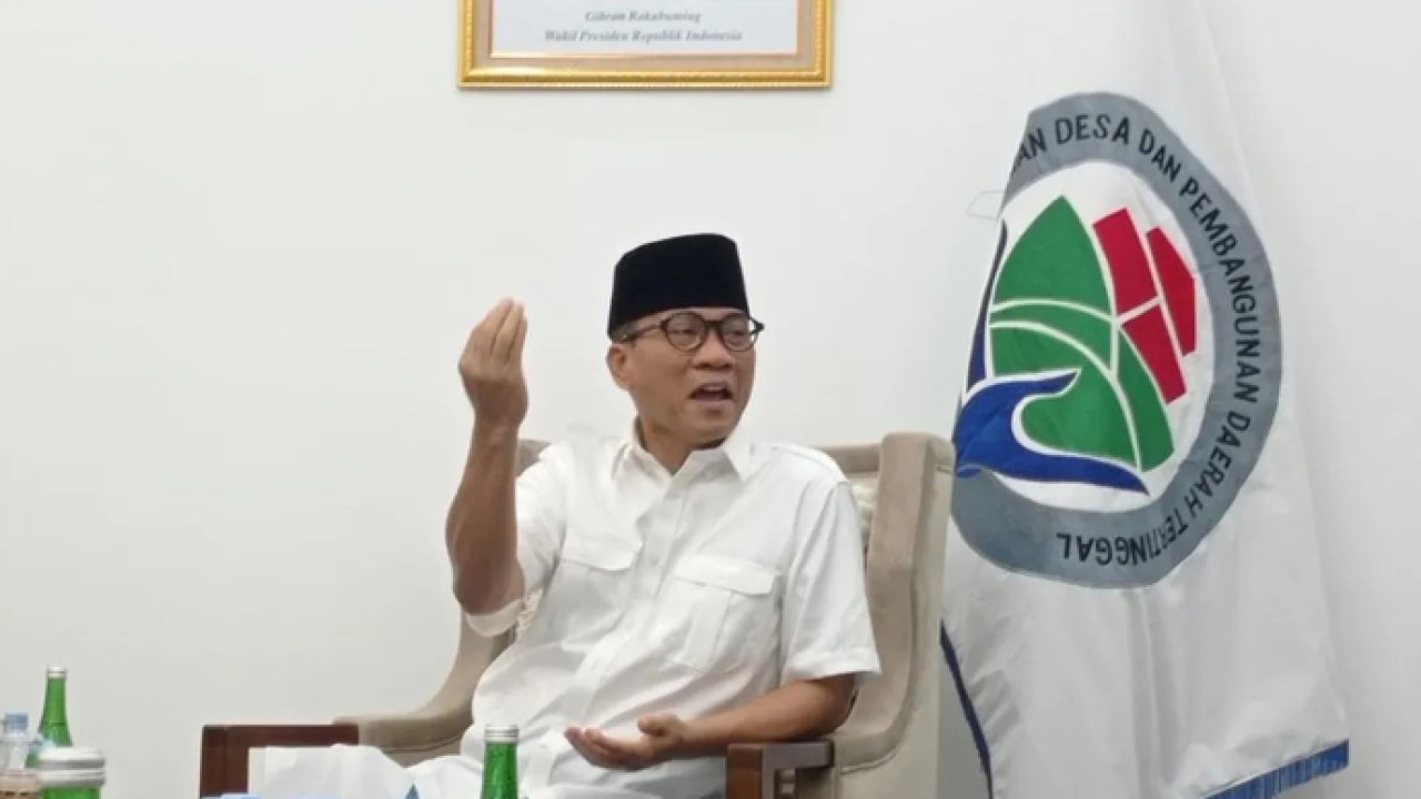 Menteri Desa dan Pembangunan Daerah Tertinggal (Mendes PDT) Yandri Susanto berdiskusi dengan dengan wartawan dalam acara buka puasa bersama di rumah dinasnya di Jakarta, Senin (16/3/2026) malam. ANTARA/Citro Atmoko (Antara)