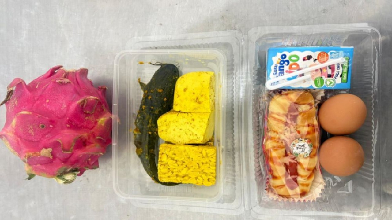 SPPG di wilayah Pademawu, Buddagan, Kabupaten Pamekasan dihentikan sementara usai muncul lele mentah pada menu MBG. (Foto: Istimewa/BGN)