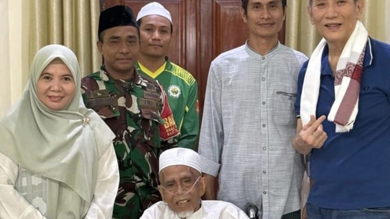 Dukungan terhadap program Makan Bergizi Gratis (MBG) Presiden Prabowo Subianto datang dari kalangan ulama. Mustasyar PBNU, Tuan Guru Haji (TGH) Lalu Turmudji Badaruddin. (Istimewa)