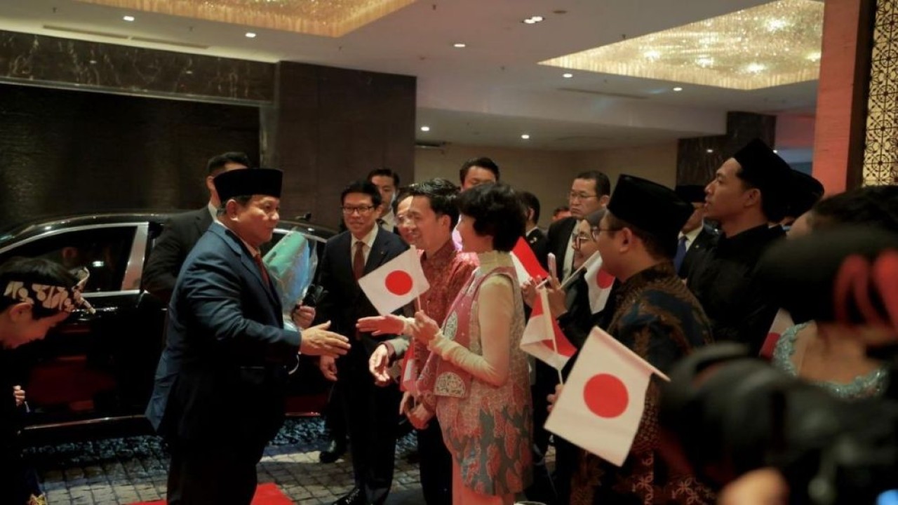 Presiden Prabowo Subianto tiba di Bandar Udara Haneda, Tokyo, Jepang untuk melakukan kunjungan resmi perdananya sebagai Presiden Republik Indonesia. (Foto: Dok/Istimewa/Sekretariat Presiden)