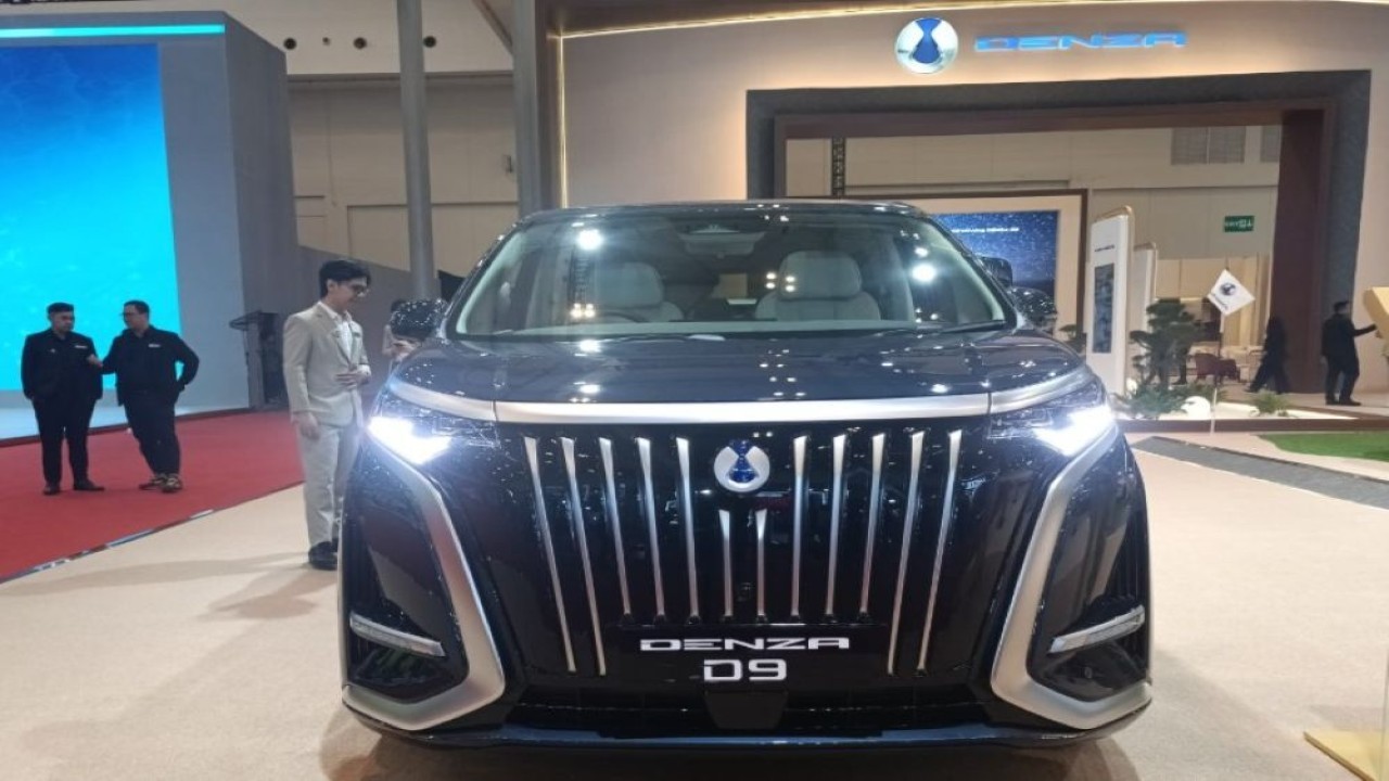 DENZA D9 tampil di ajang GJAW 2025. (Foto: Adiantoro/NTV)