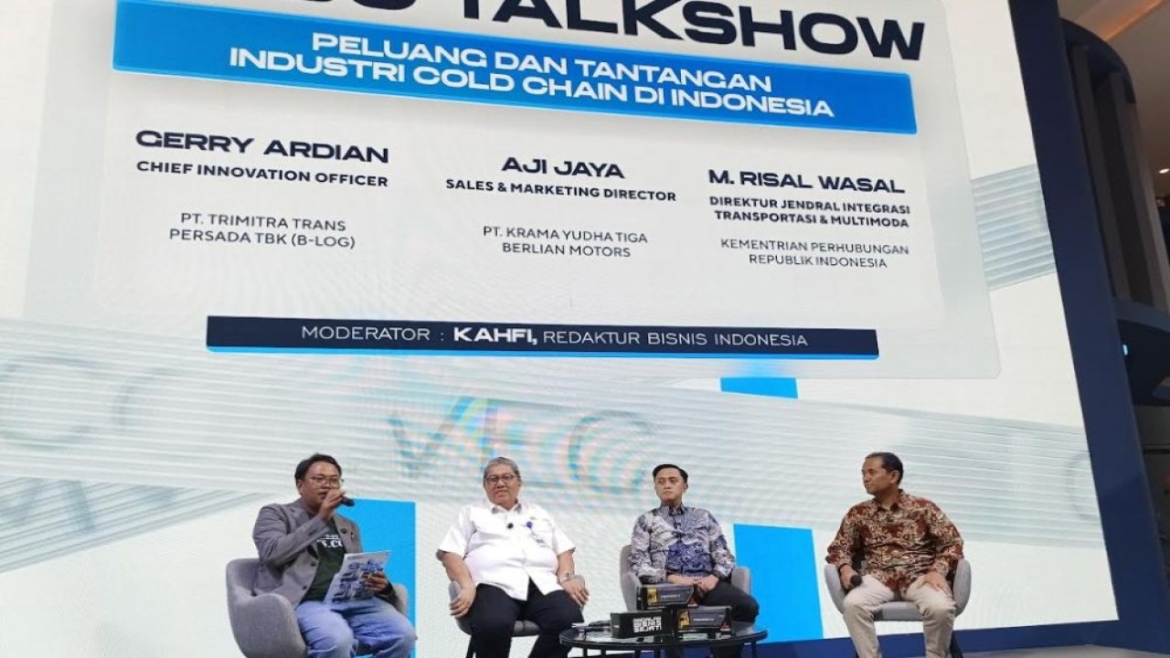Fuso Talk Show bertema "Peluang dan Tantangan Industri Cold Chain di Indonesia" di booth Mitsubishi Fuso pada ajang GIICOMVEC (Gaikindo Indonesia International Commercial Vehicle Expo) 2026 di JIExpo Kemayoran, Jakarta, Kamis (9/4/2026). (Foto: Adiantoro/NTV)