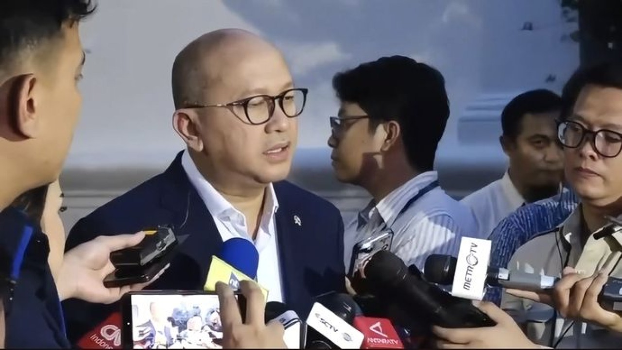 Menteri Rosan melaporkan minat investor tetap kuat, mendukung optimisme pemerintah untuk mencapai target investasi Rp13.000 triliun hingga 2029. (Bakom)