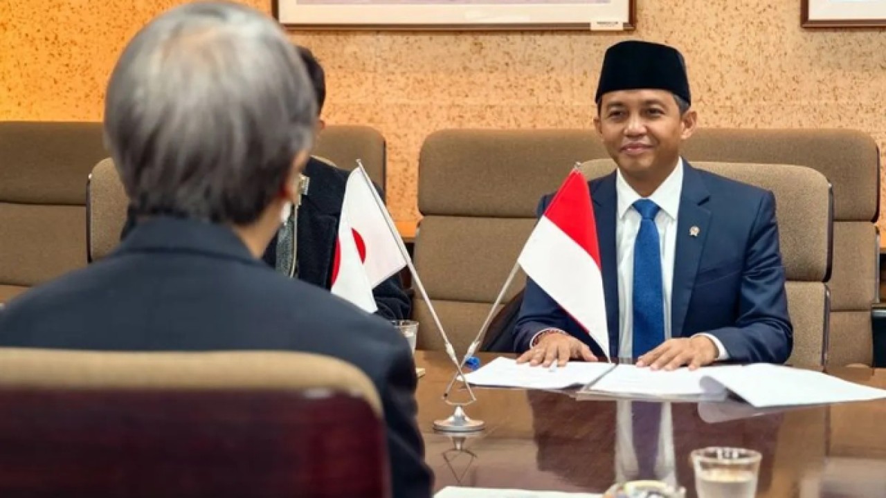 Menteri Kehutanan (Menhut) Raja Juli Antoni di sela pertemuan bilateral dengan Menteri Lingkungan Hidup Jepang Ishihara Hirotaka di Tokyo, Jepang, Selasa (31/3/2026). (ANTARA/HO-Kemenhut RI) (Antara)