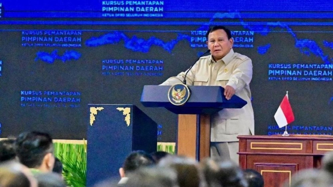 Presiden Prabowo Subianto menyampaikan pengarahan pada Ketua DPRD seluruh Indonesia. (Foto: Sekretariat Presiden)
