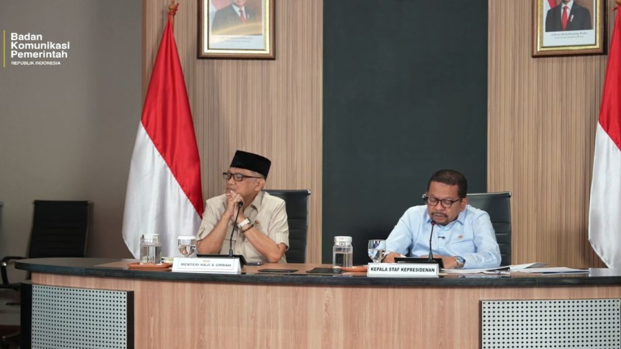 Kepala Kantor Staf Kepresidenan (KSP), Muhammad Qodari (kanan) dalam konferensi pers di Jakarta, Rabu (15/4/2026).  (Foto: Dok/Istimewa/Bakom RI)