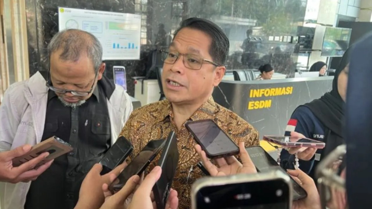 Direktur Jenderal Minyak dan Gas Bumi (Dirjen Migas) Kementerian ESDM Laode Sulaeman memberi keterangan ketika ditemui di Kantor Kementerian ESDM, Jakarta, Rabu (13/5/2026). (ANTARA/Putu Indah Savitri) (Antara)