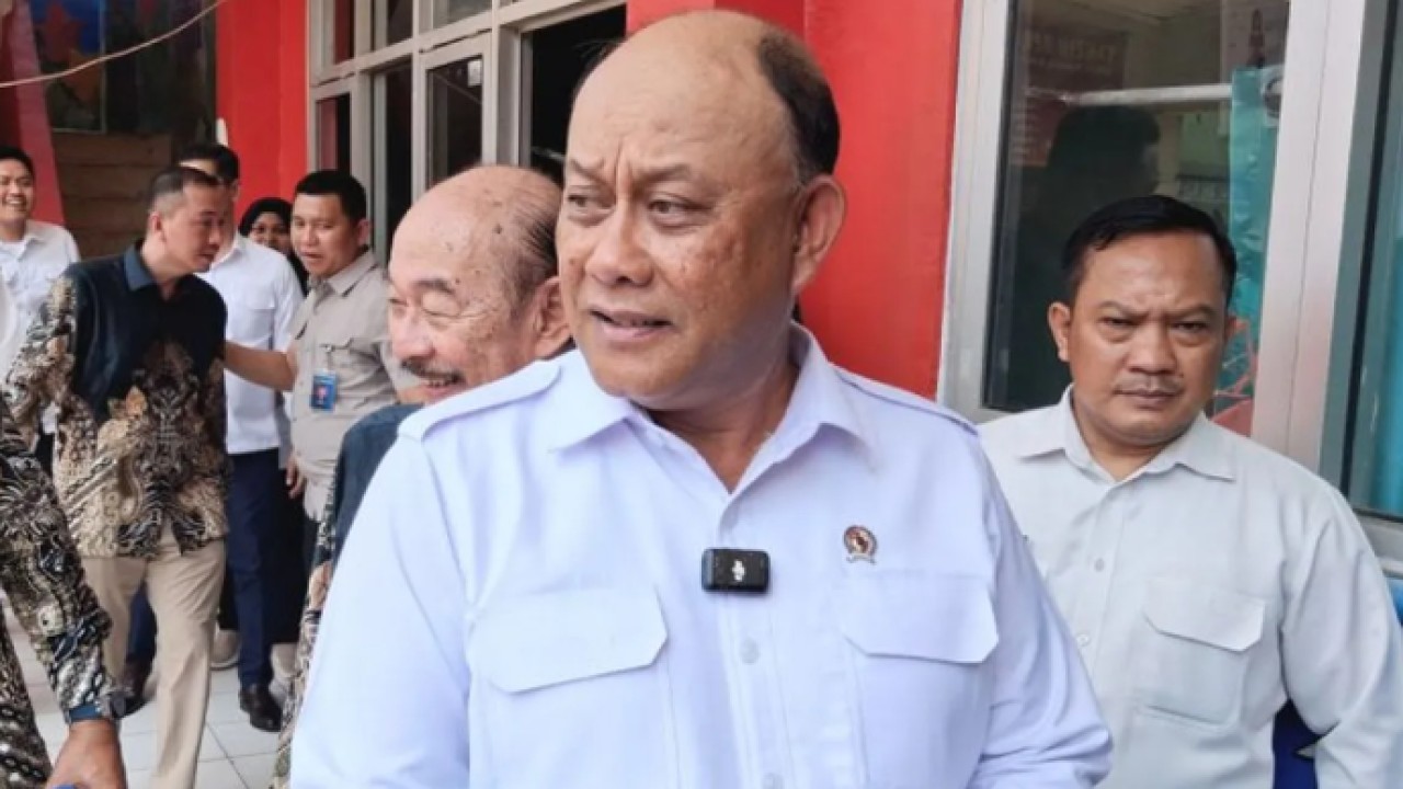 Kepala Badan Gizi Nasional (BGN) Dadan Hindayana meresmikan Satuan Pelayanan Pemenuhan Gizi (SPPG) di Citaringgul, Kecamatan Babakanmadang, Kabupaten Bogor, Jawa Barat, Senin (11/5/2026). ANTARA/M Fikri Setiawan (Antara)