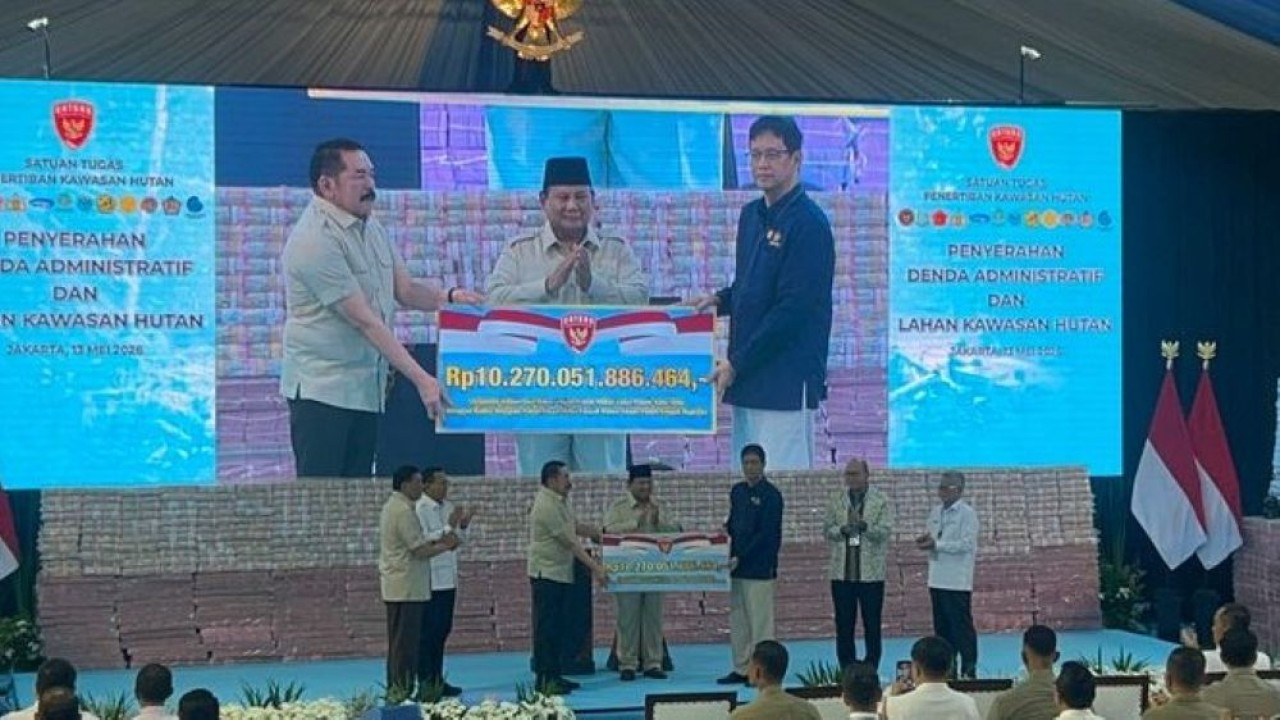 Presiden Prabowo Subianto menghadiri agenda Penyerahan Denda Administratif dan Penyelamatan Keuangan Negara serta Penguasaan Kembali Kawasan Hutan Tahap VII oleh Satgas PKH di Kejaksaan Agung RI, Jakarta, Rabu, 13 Mei 2026. (Foto: NTVnews)