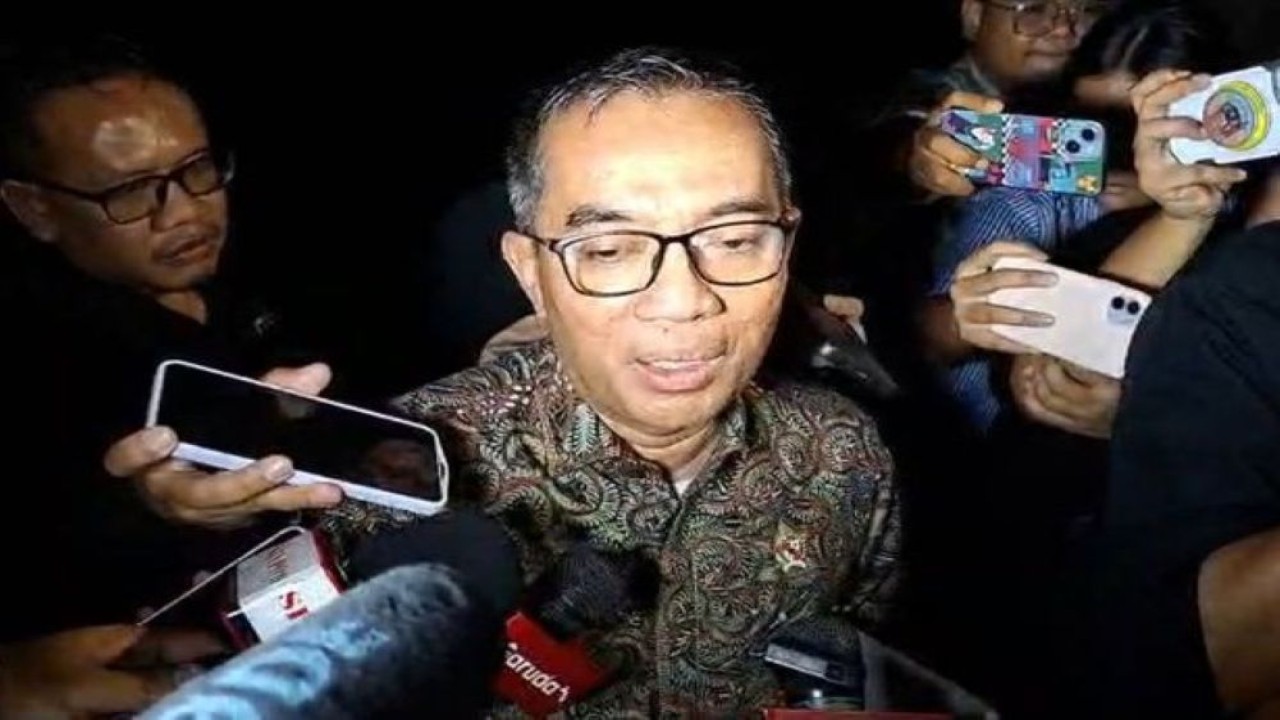 Menteri Pendidikan Tinggi, Sains, dan Teknologi (Mendiktisaintek) sekaligus Kepala Badan Industri Mineral, Brian Yuliarto. (Foto: NTVnews)