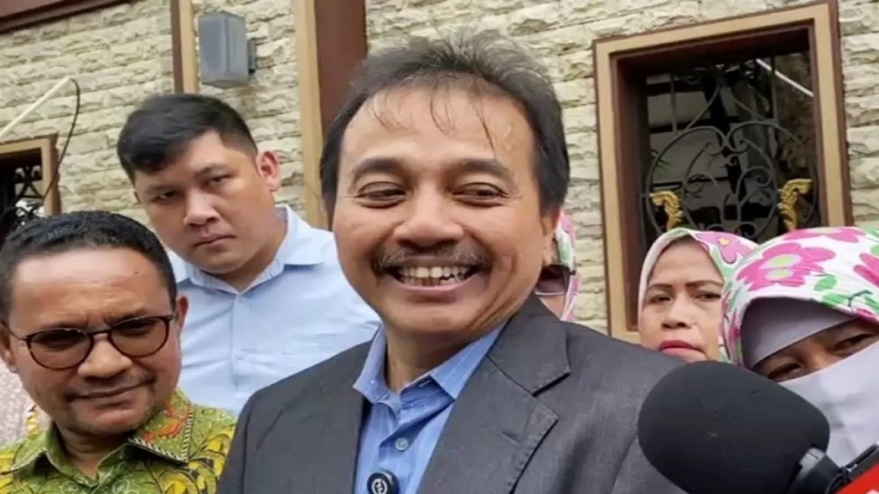 Arsip foto - Pakar telematika Roy Suryo berbicara dengan awak media saat ditemui di Bareskrim Polri, Jakarta, Jumat (7/11/2025). (Foto: ANTARA/Nadia Putri Rahmani)