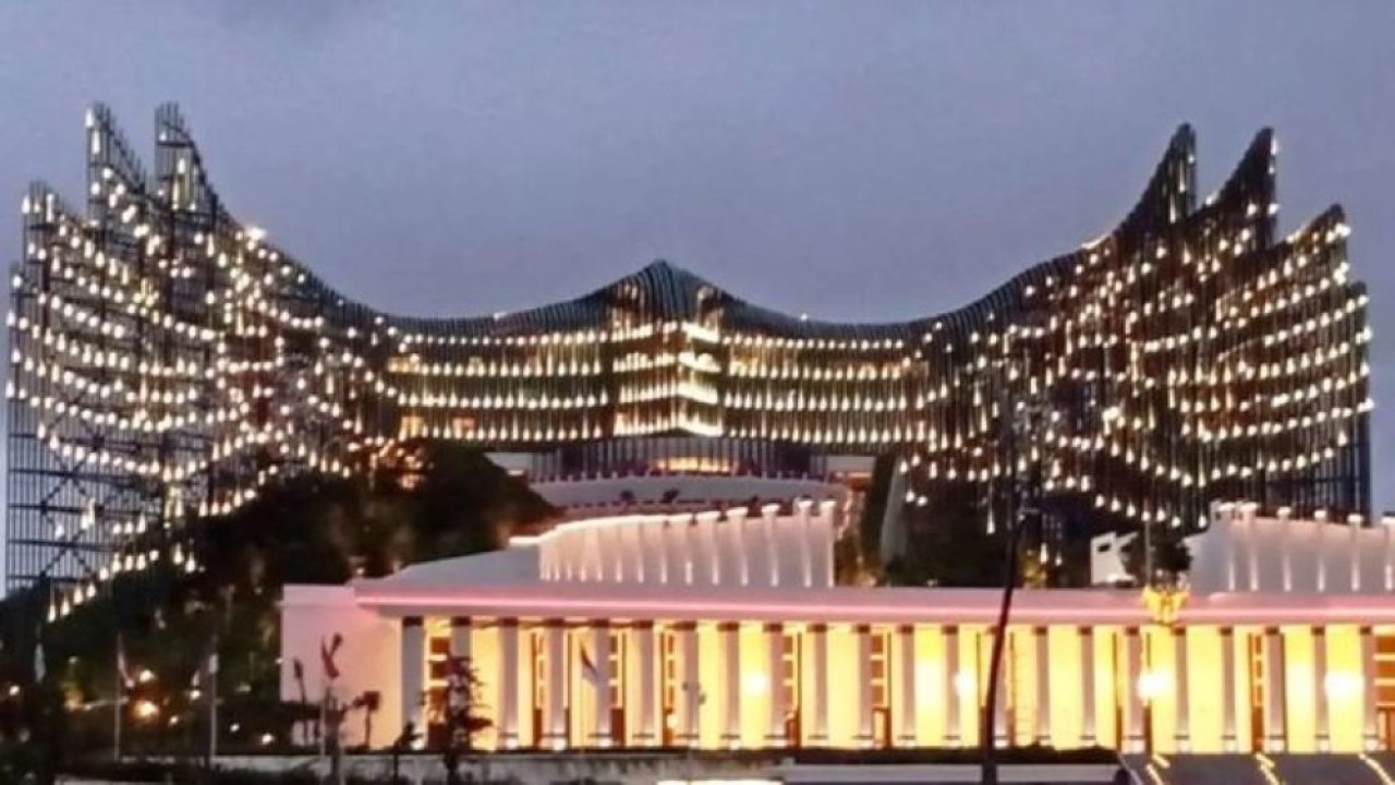 Arsip - Istana Garuda di IKN di kala senja. (Foto: Antara)
