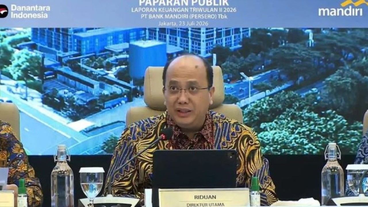 Tangkapan layar Direktur Utama Bank Mandiri Riduan memaparkan materi konferensi pers Paparan Kinerja Kuartal II 2026 secara daring di Jakarta, Kamis, 23 Juli 2026 (Antara)