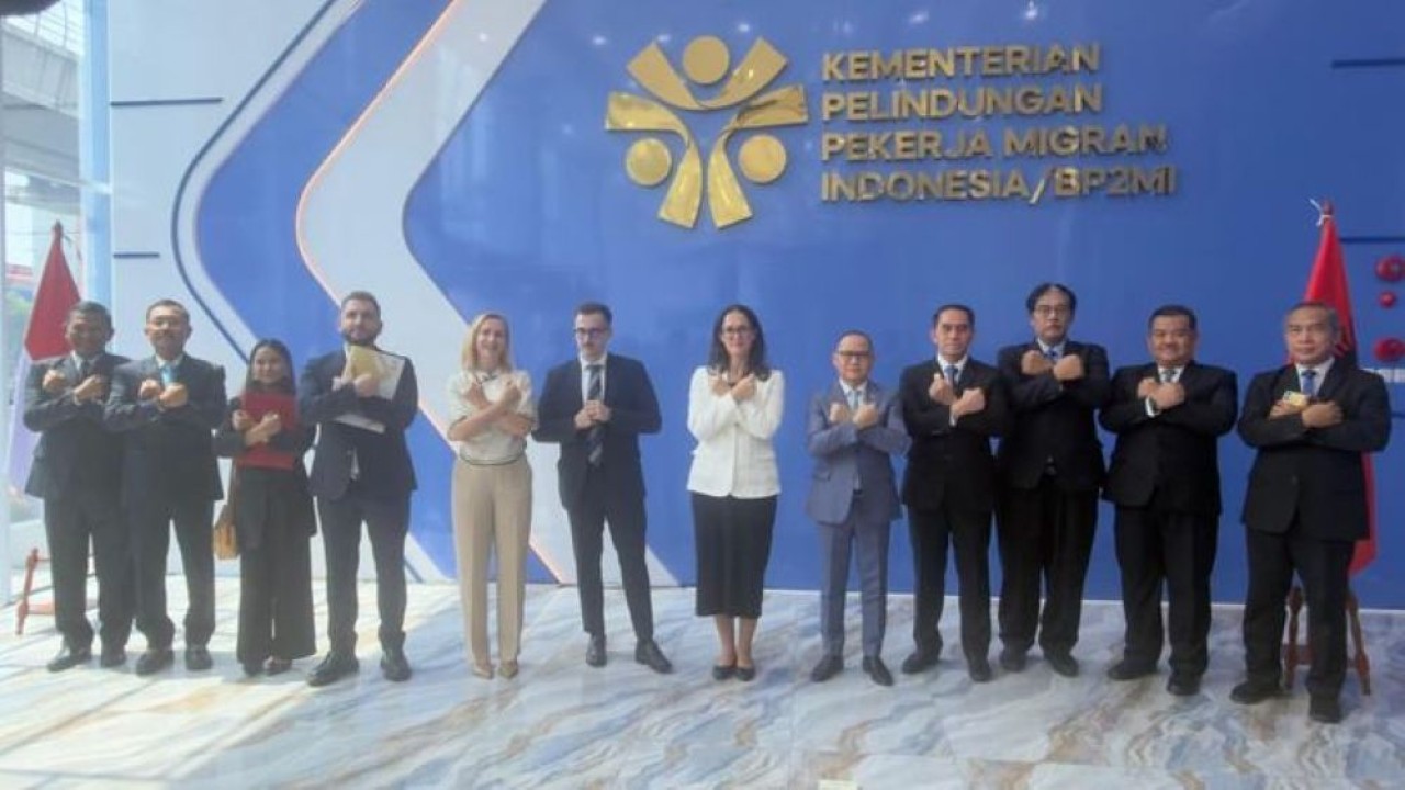 Menteri Pelindungan Pekerja Migran Indonesia (P2MI), Mukhtarudin, menerima kunjungan resmi delegasi Pemerintah Republik Albania yang dipimpin Menteri Ekonomi dan Inovasi Republik Albania, Delina Ibrahimaj, di Kantor Kementerian P2MI, Jakarta, Kamis, 30 Juli 2026. (Foto: Istimewa)