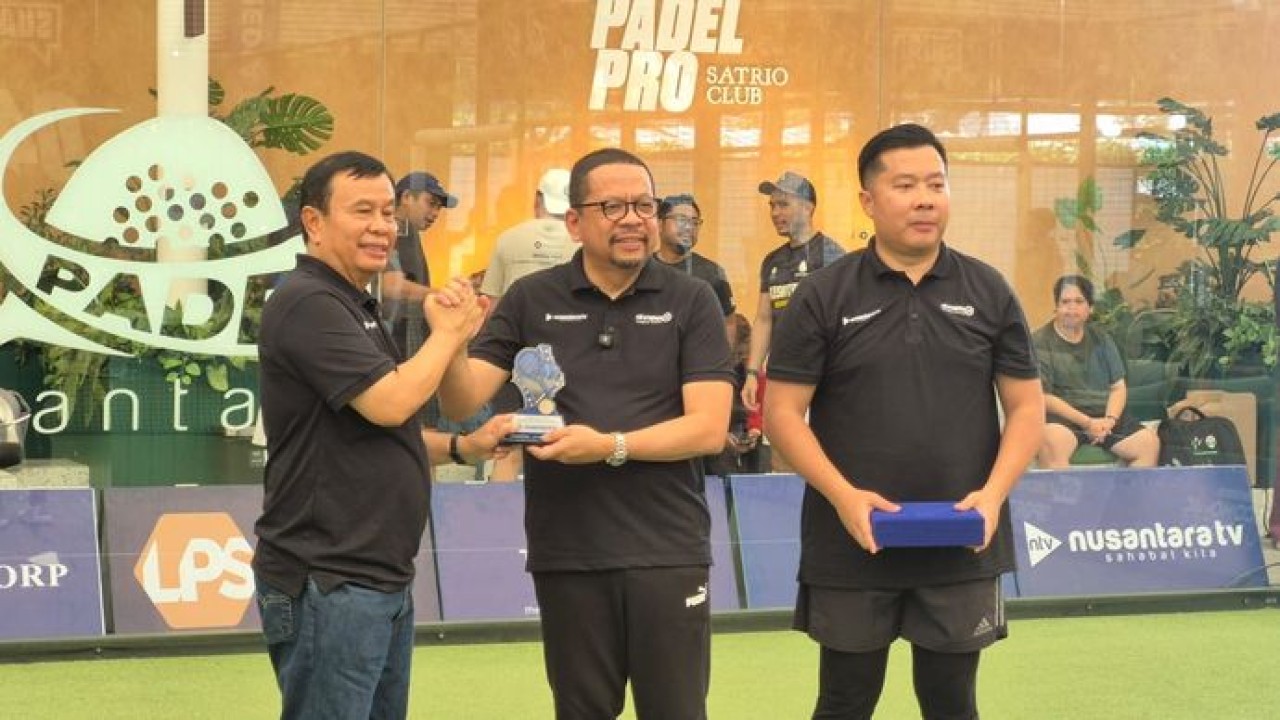 Kepala Badan Komunikasi Pemerintah (Bakom), Muhammad Qodari bersama Presiden Komisaris NT Corp, Nurdin Tampubolon dan Direktur Nusantara TV, Randy Monthonaro Tampubolon (Ntvnews.id-Muslimin Trisyuliono)