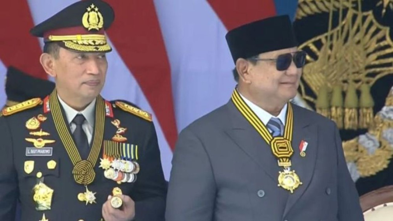 Tangkapan layar - Presiden Prabowo Subianto (kanan) dan Kapolri Jenderal Polisi Listyo Sigit Prabowo dalam upacara peringatan Hari Bhayangkara ke-80 di Satuan Latihan (Satlat) Brimob Polri, Cikeas, Kabupaten Bogor, Jawa Barat, Rabu, 1 Juli 2026. (Foto: Antara)