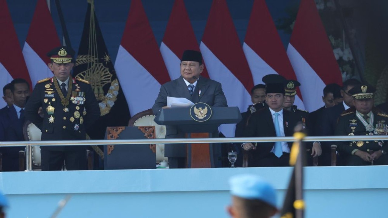 Presiden Prabowo Subianto memimpin Upacara Hari Bhayangkara ke-80 di Satlat Brimob Cikeas, Bogor, Rabu, 1 Juli 2026. (Foto: Dok/Istimewa/Bakom RI)