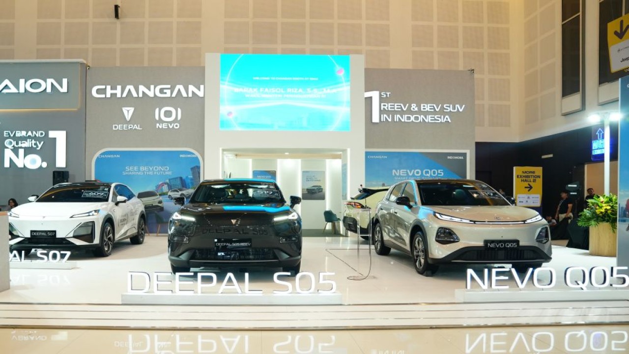 Suasana booth Changan di GIIAS Surabaya 2026 yang menghadirkan jajaran SUV elektrifikasi unggulan untuk masyarakat Jawa Timur. (Foto: Dok/Istimewa)