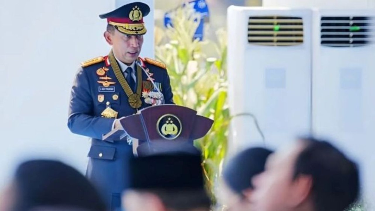 Kapolri Jenderal Pol. Listyo Sigit Prabowo berbicara dalam upacara peringatan Hari Bhayangkara Ke-80 di Satlat Brimob, Cikeas, Bogor, Jawa Barat, Rabu, 1 Juli 2026. (Foto: Antara)