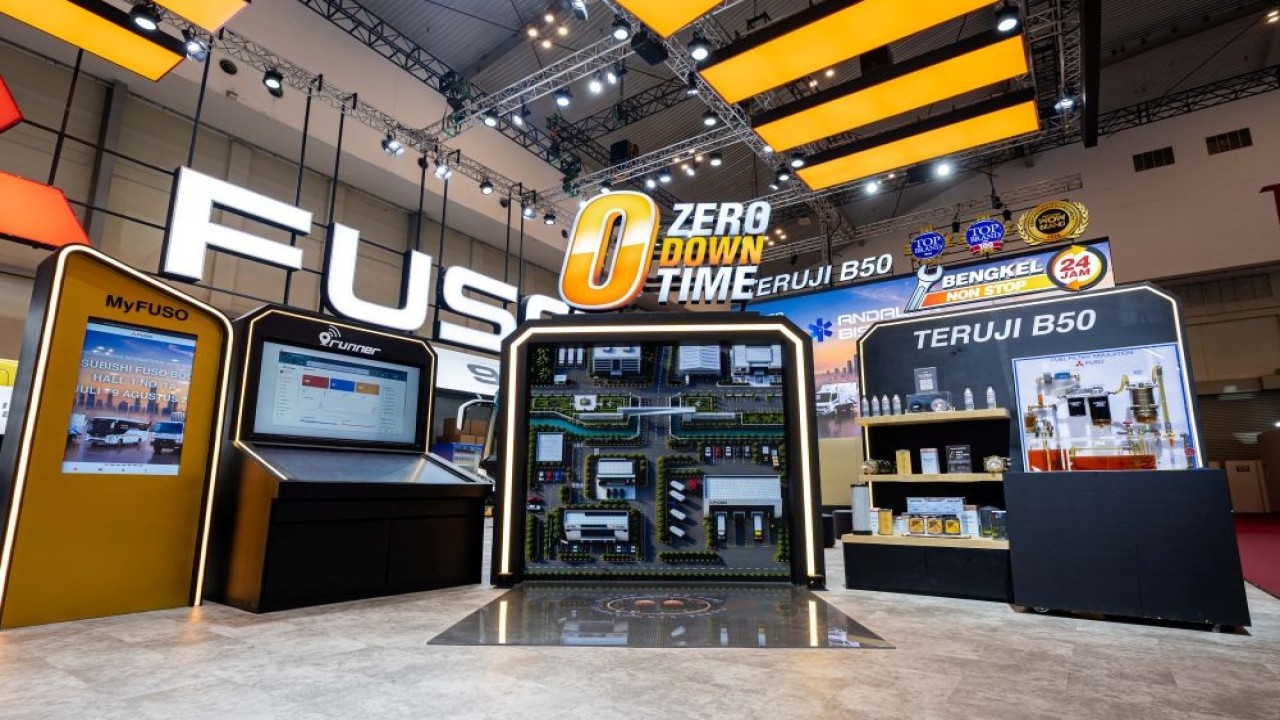 Mitsubishi Fuso memperkenalkan ekosistem layanan Next Generation Zero Down Time (ZDT) pada ajang GIIAS 2026 di ICE BSD City, Kabupaten Tangerang, Banten. (Foto: Dok/Istimewa/KTB)