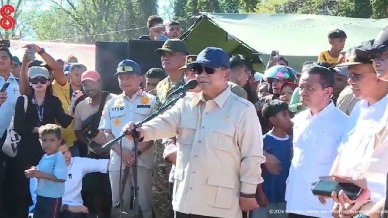 Presiden Prabowo Subianto saat meninjau langsung kondisi pengungsi dan menyampaikan komitmen pemerintah untuk membantu percepatan pemulihan bencana di Nagekeo, Nusa Tenggara Timur (NTT), Rabu (26/8/2026).