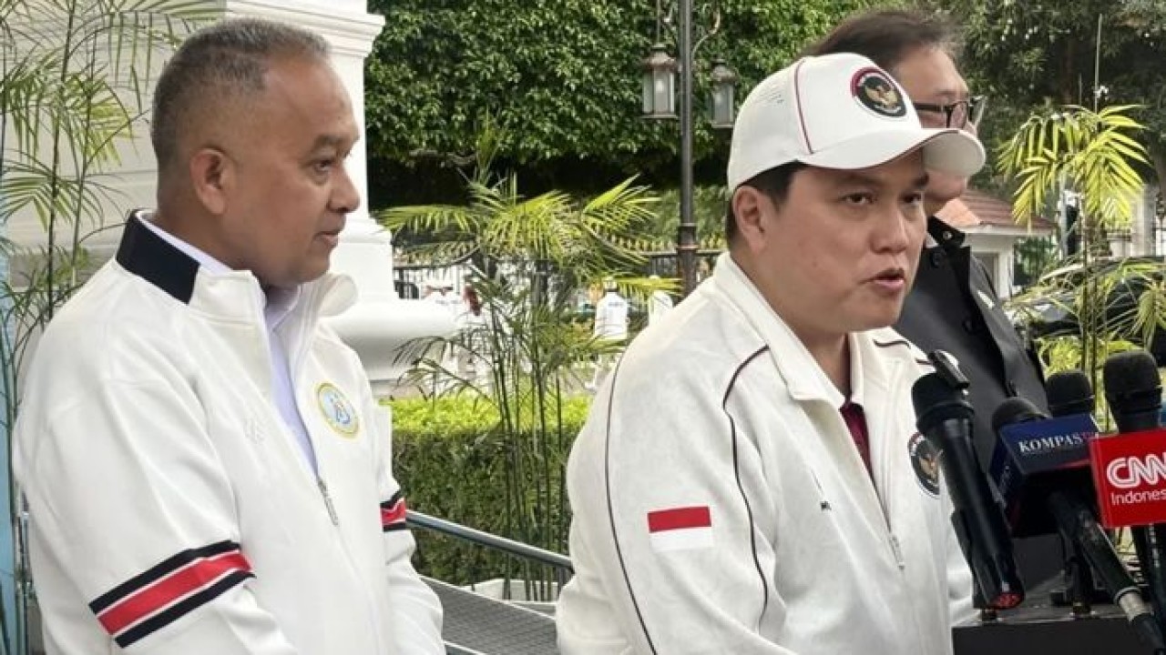 Menteri Pemuda dan Olahraga (Menpora) Erick Thohir (tengah) memberikan keterangan pers selepas acara pelepasan Kontingen Garuda oleh Presiden Prabowo Subianto di kompleks Istana Kepresidenan RI, Jakarta, Rabu, 9 September 2026. (Antara)