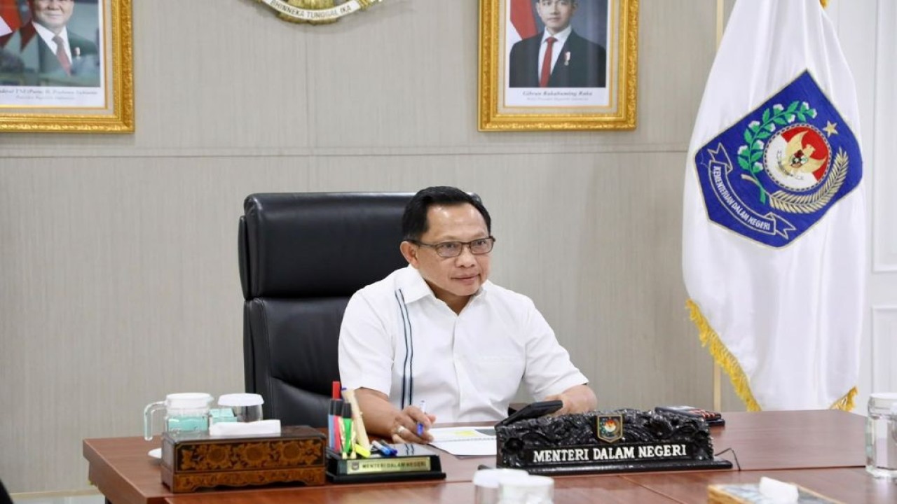 Menteri Dalam Negeri (Mendagri) Muhammad Tito Karnavian mengimbau pemerintah daerah (Pemda) di wilayah yang terdampak sebaran abu erupsi Gunung Anak Krakatau untuk meningkatkan kewaspadaan. (Foto: Dok/Istimewa)