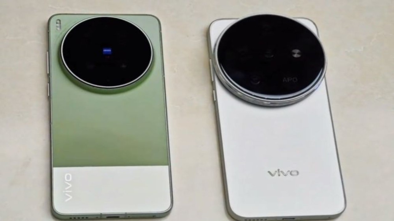 Vivo X500 Pro Max (kiri) dengan Vivo X300 Ultra (kanan). (Foto: Istimewa via Gizmochina)