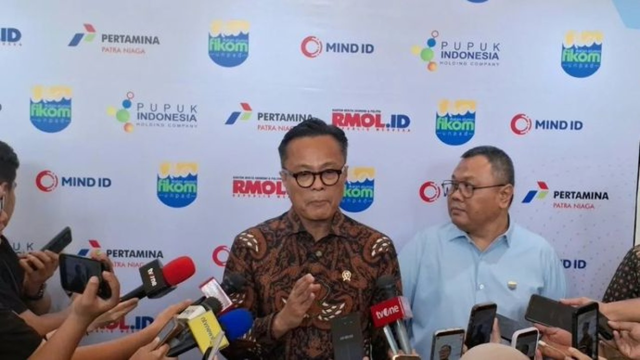 Chief Operating Officer (COO) Danantara Indonesia, Dony Oskaria diwawancarai wartawan seusai acara Executive Breakfast Meeting oleh IKA Fikom Unpad di Jakarta, Jumat, 2 Oktober 2026. (Antara)