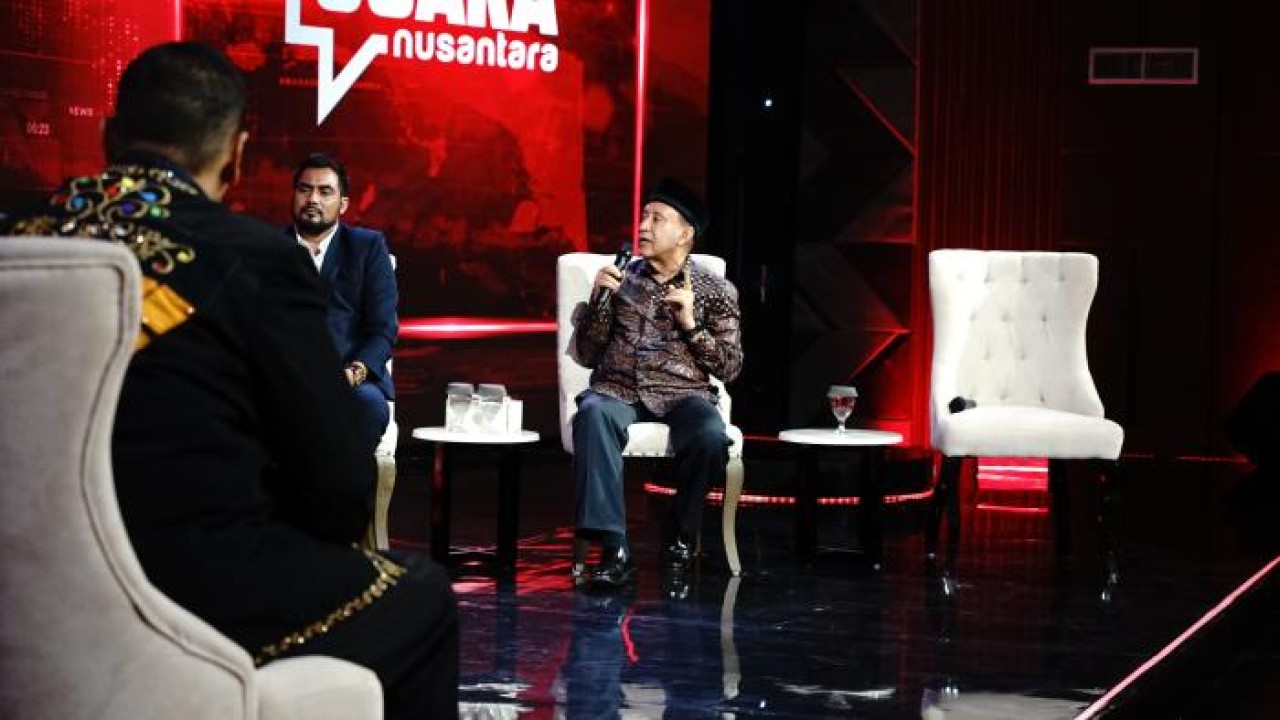 Politikus Senior Fuad Bawazier mengatakan bahwa Gibran Rakabuming Raka tidak bisa lagi maju mencalonkan diri sebagai Wakil Presiden pada Pemilu Presiden (2029).