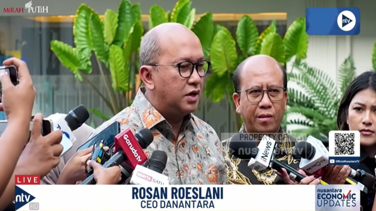 CEO Danantara, Rosan Roslani sebut Presiden Prabowo mendorong transformasi menyeluruh PLN mulai dari pembenahan model bisnis, peningkatan efisiensi hingga percepatan transisi energi bersih.